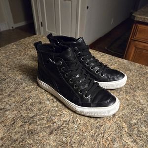 Blowfish Malibu black zip sneakers size 8.5